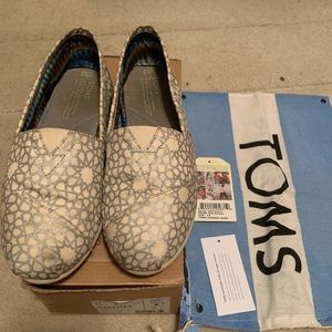 Women’s toms size 9.6 with box gray and white.